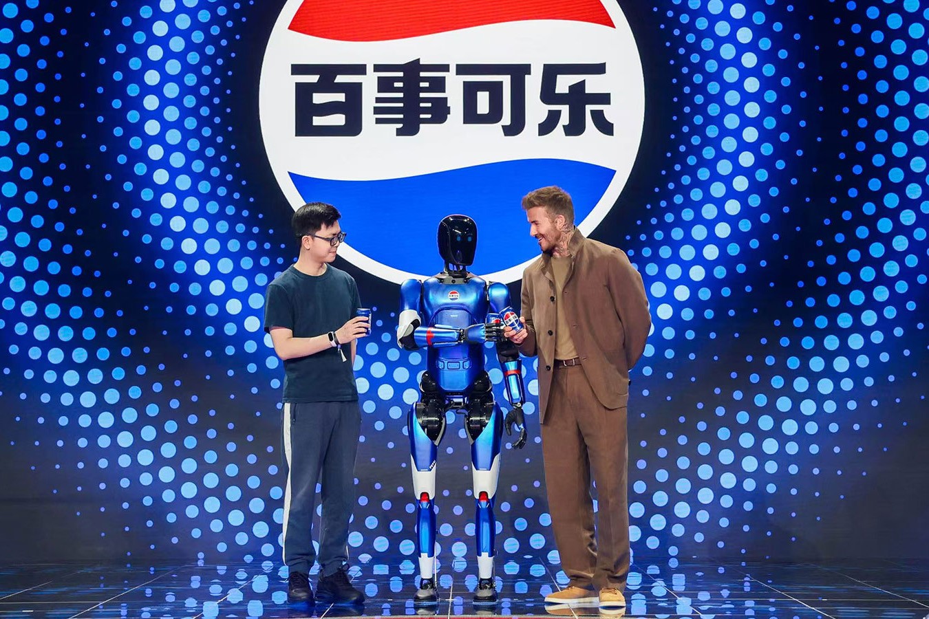 米兰官网机器人携手百事中国共创“百事蓝宝” 共燃渴望新章